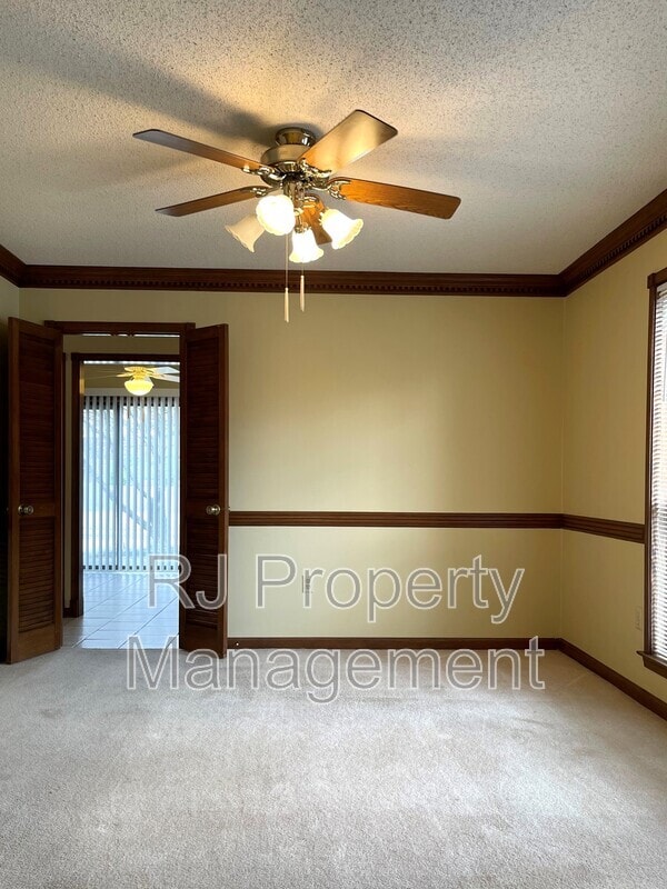 Building Photo - 421 Griffon Dr