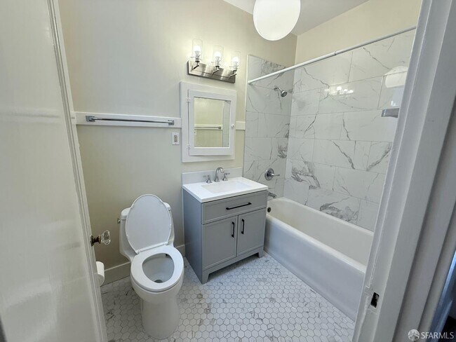 Building Photo - 1418 8th Ave