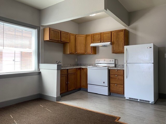 Primary Photo - 18 N Highland Ave