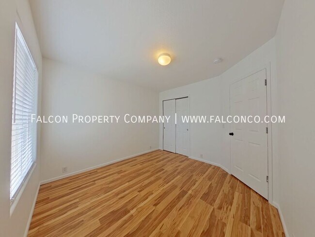 Building Photo - 1757 Flintshire St