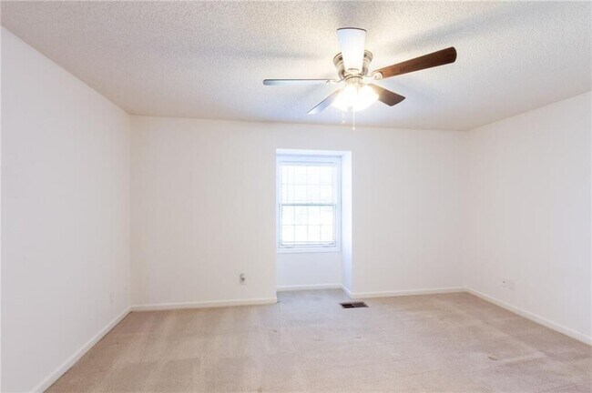 Building Photo - 3730 Old Flowery Branch Rd