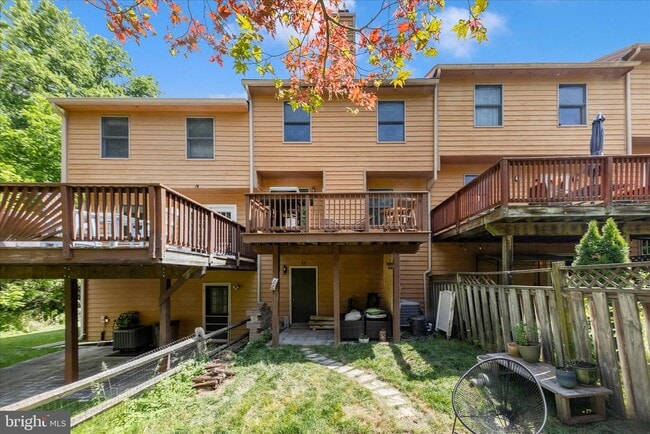 Building Photo - 6631 Beach Dr