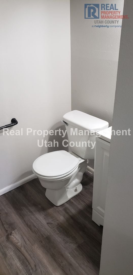 Building Photo - Orem Duplex