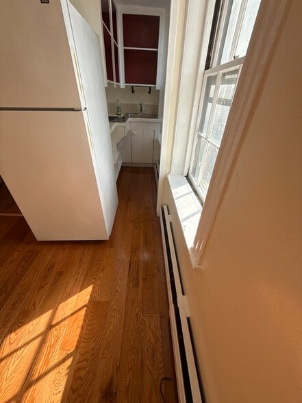 Building Photo - 42 Anderson St