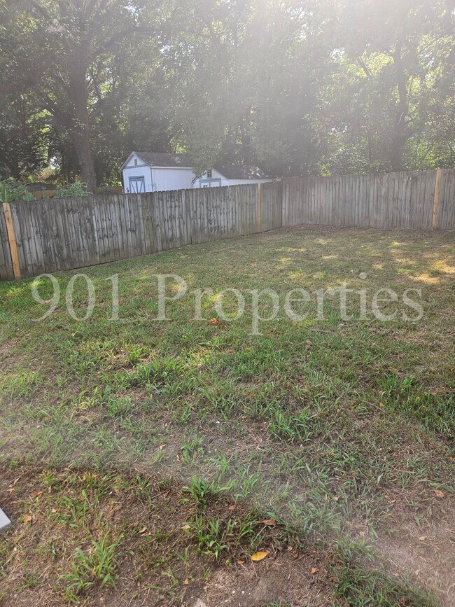 Building Photo - 135 Plainview St