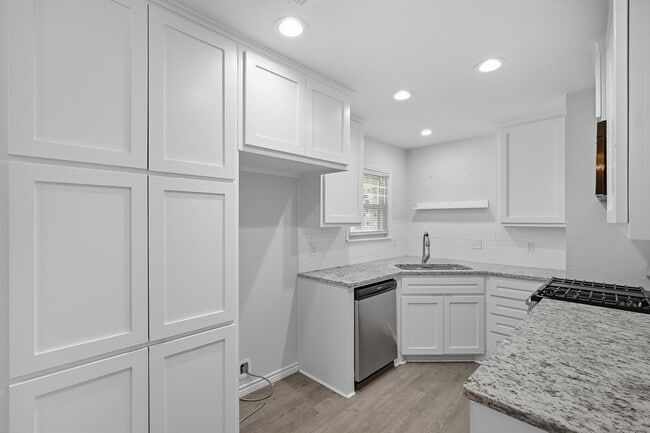 Building Photo - 4518 Edgemont Dr