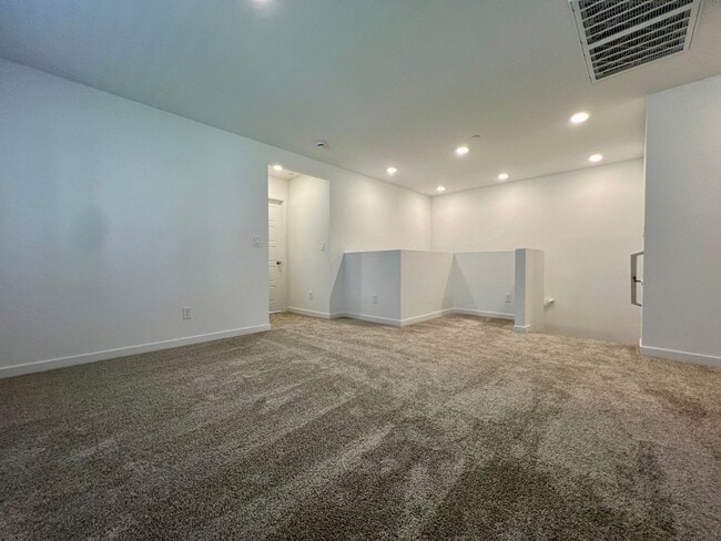 Building Photo - Beautiful Newer 4 Bedroom Home in Cadence with Large Loft