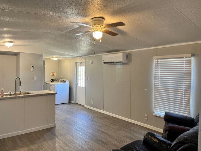 Building Photo - Country Living!