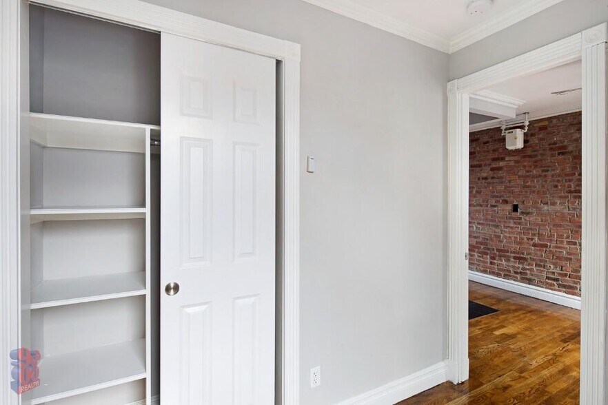 Building Photo - 234 Mott St