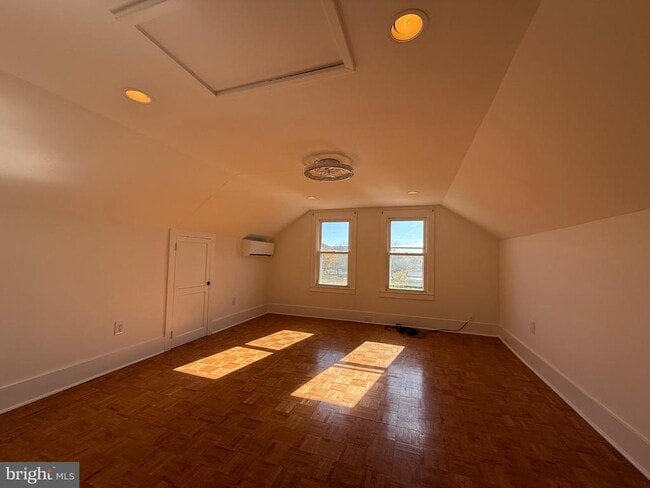 Building Photo - 820 Ridgeview Rd