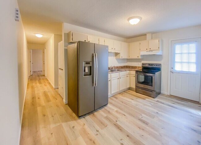 Building Photo - Beautiful 2 Bedroom in East Ridge, TN!