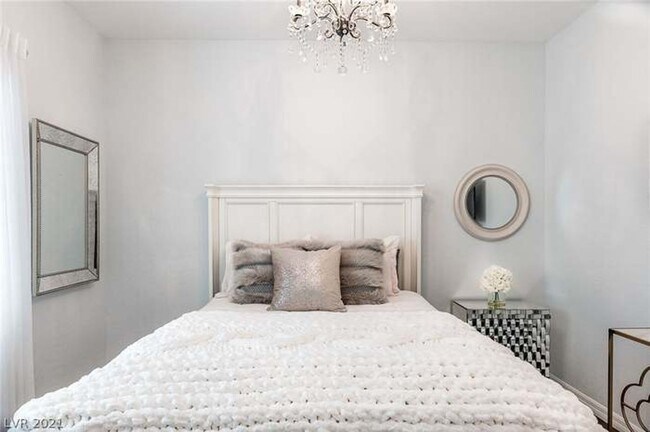 Building Photo - Stunning 3-bedroom, 2.5-bathroom home loca...