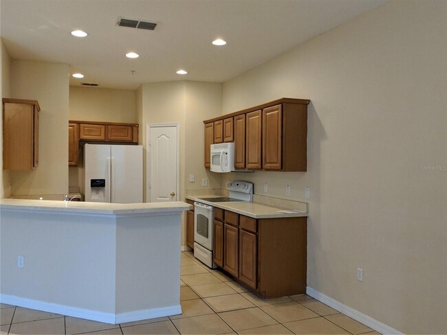 Building Photo - 6512 S Goldenrod Rd