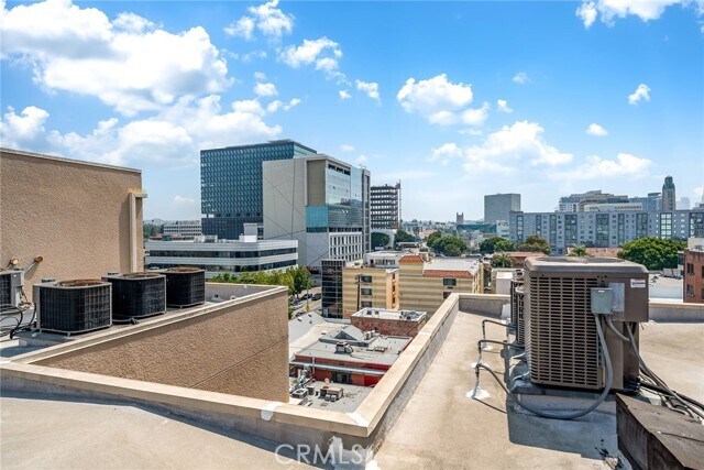 Building Photo - 625 S Berendo St