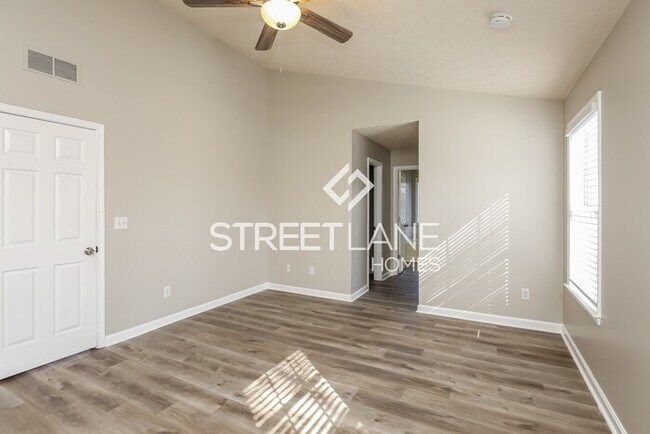 Building Photo - NOW OFFERING FIRST FULL MONTH FREE!