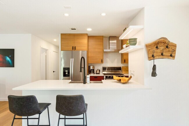 Building Photo - 2906 Westhill Dr