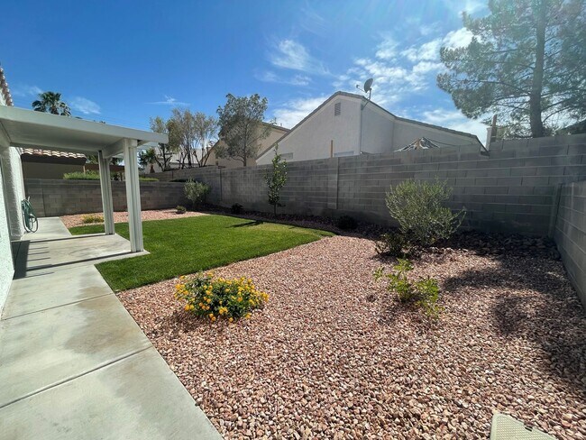 Building Photo - Charming Single-Story Home with 3-Car Gara...