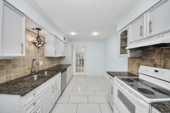 Building Photo - 832 Wax Myrtle Ln