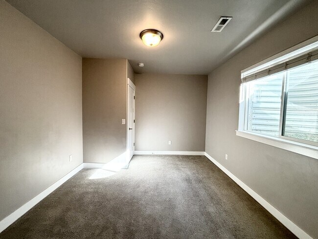 Building Photo - 11528 S 4055 W