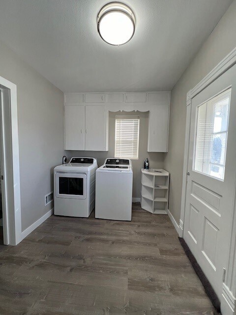 Unit 102 Laundry - 320 W 4th St