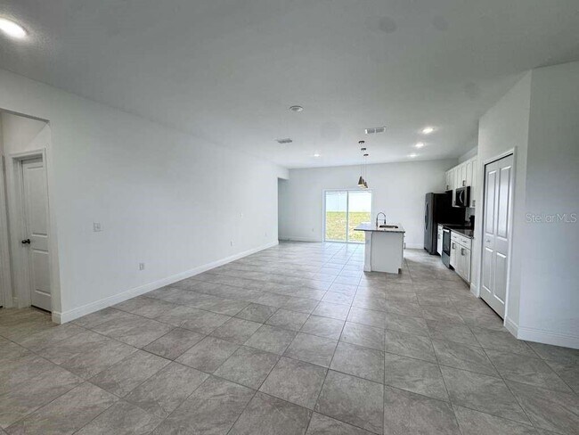 Building Photo - 6142 SW 154th Place Rd