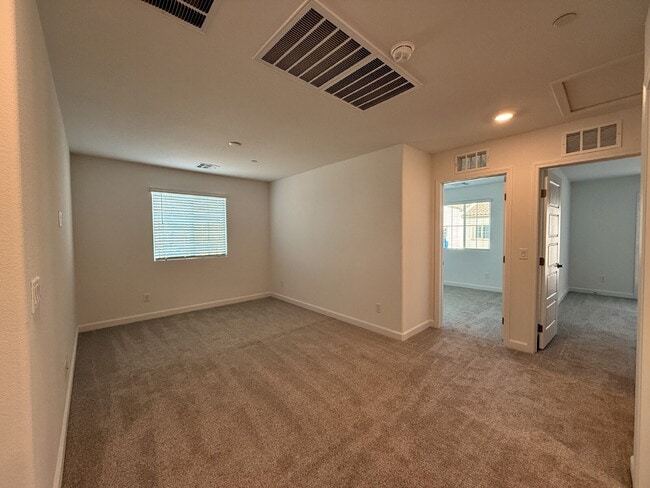 Building Photo - 3 BED 2.5 BATH 2 CAR GARAGE TOWNHOUSE IN CADENCE HENDERSON WITH LOFT