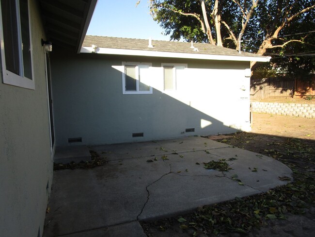 Building Photo - 148 Manzanita Dr