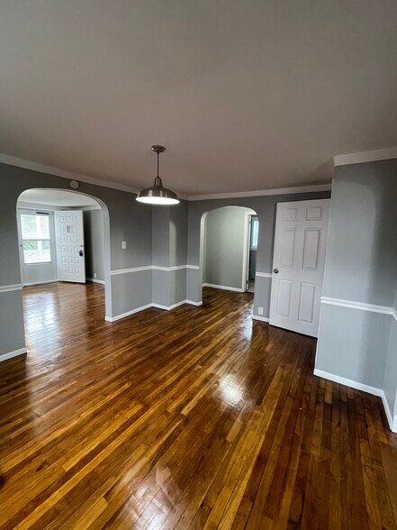 Dining - 2130 Harwine St