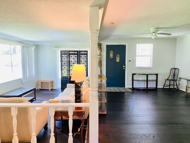 Building Photo - 5263 Sybel Dr