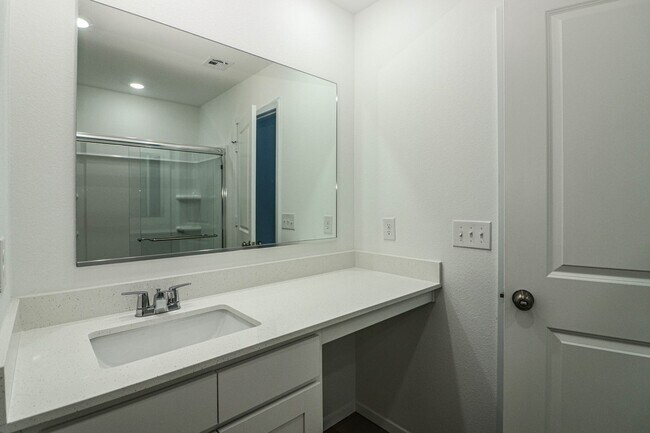 Building Photo - 3126 S 15th Pl