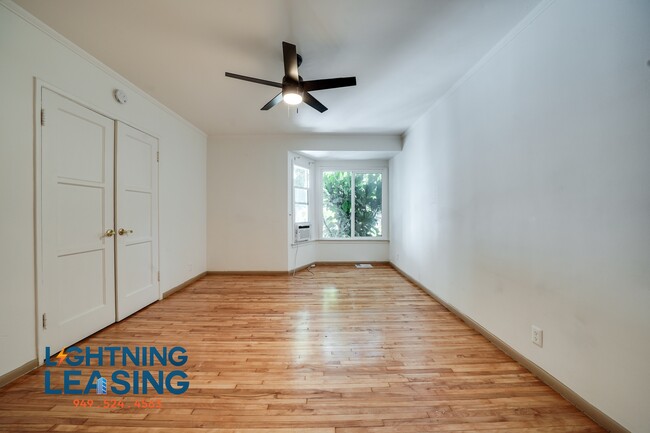 Building Photo - 1323-1325 N Harper Ave