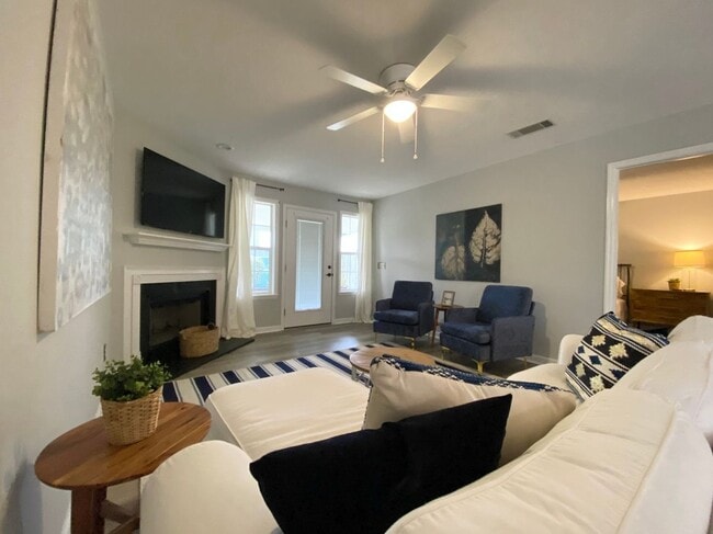 Building Photo - 16 Summit Commons Ct