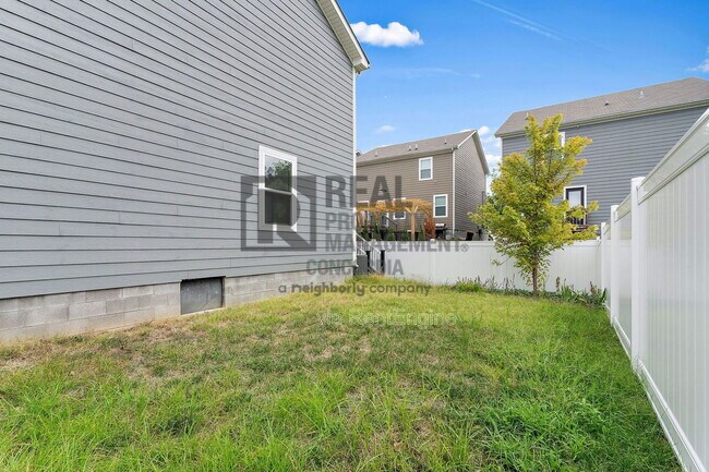 Building Photo - 317 Sportsman Dr