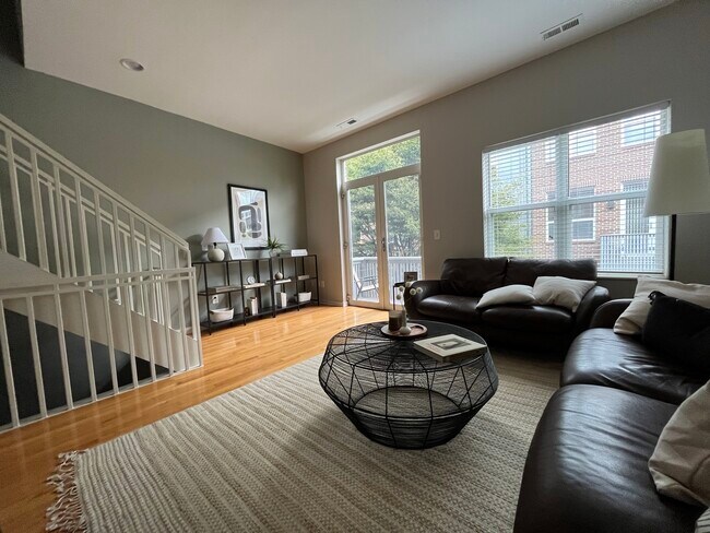 Living room - 1021 S Wall St