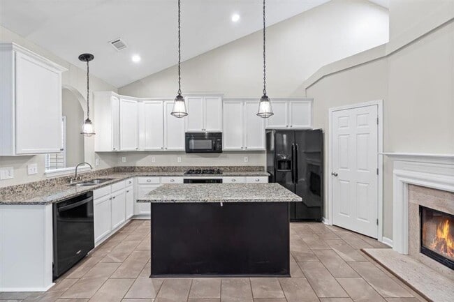 Building Photo - 5551 Wood Vale Ct