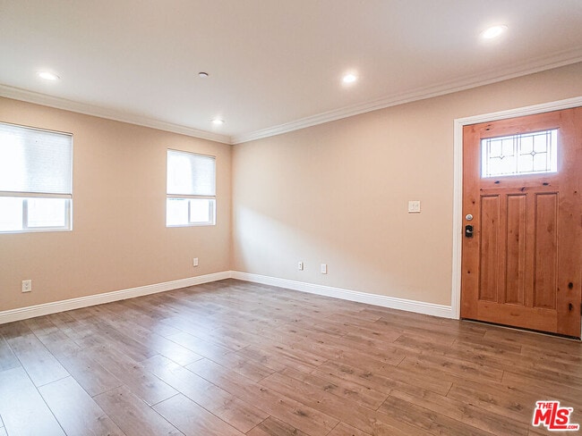 Building Photo - 965 N Wilton Pl