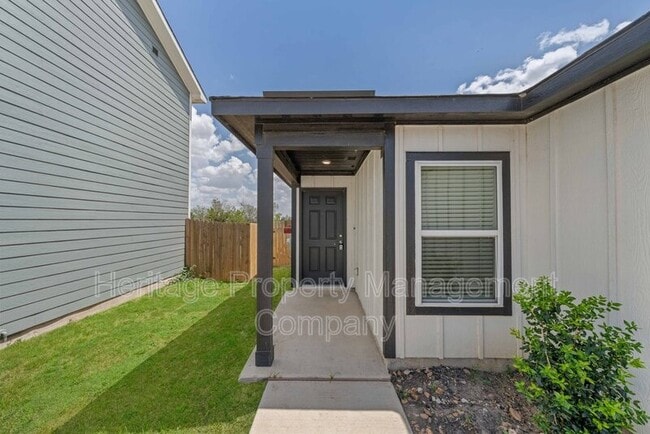 Building Photo - 8718 Broad Wing Dr