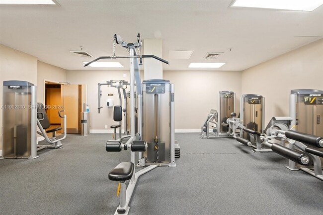 Building Photo - 520 Brickell Key Dr