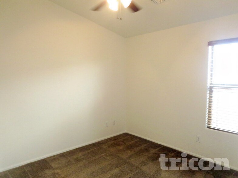 Building Photo - 41334 W Hayden Dr