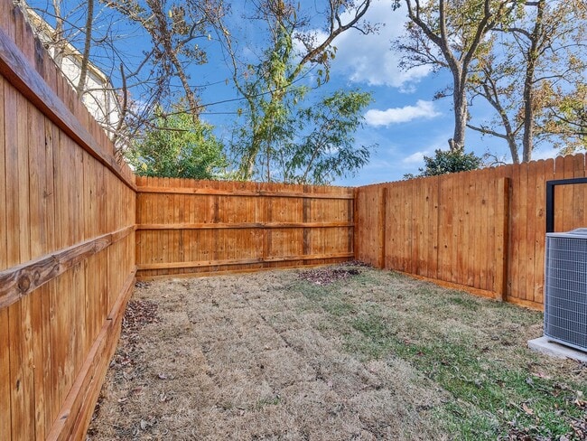 Building Photo - ? 3 Bed / 2.5 Bath Duplex – Spacious & Move-In Ready! ?