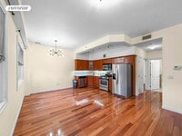 Building Photo - 560 7th Ave