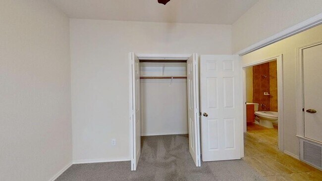 Building Photo - 627 Luther Dr