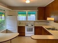 Building Photo - Sustainable Coastal Lifestyle: 2BR House with PV Solar Near Beach