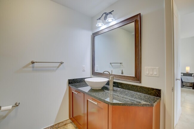 Building Photo - 2409 N Ocean Blvd