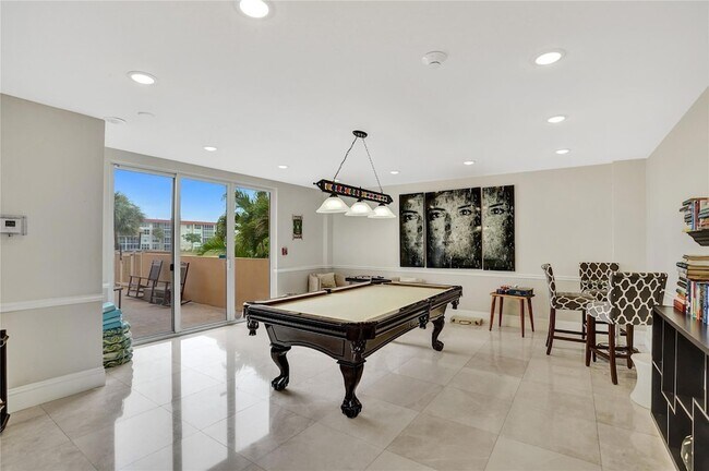 Building Photo - 1150 Hillsboro Mile Unit 1016