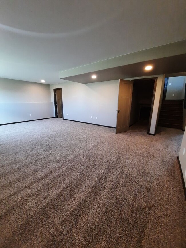 Building Photo - 4 BED | 3 BATH | SINGLE-FAMILY | DOUBLE GA...