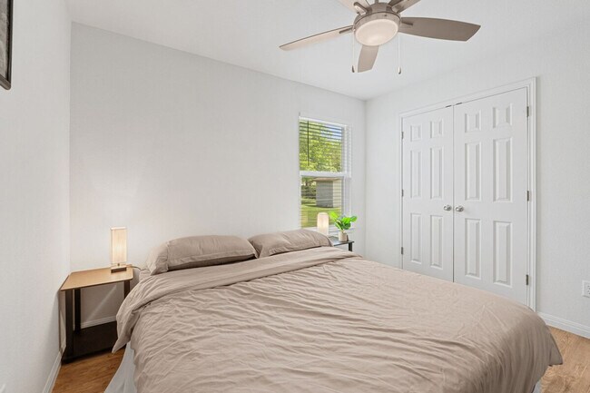 Building Photo - 404 Sloan St