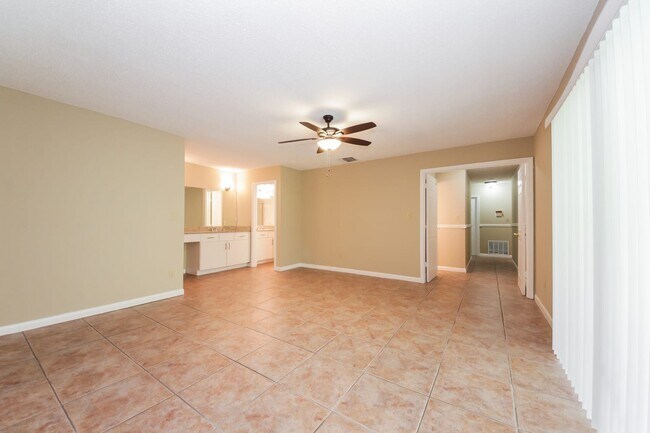 Building Photo - 109 Slade Dr