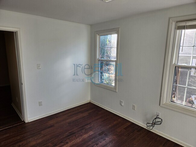 Building Photo - Great Family Home!  4BR 2 BA