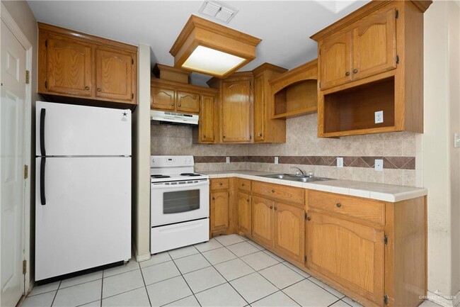Building Photo - 18 Delma St